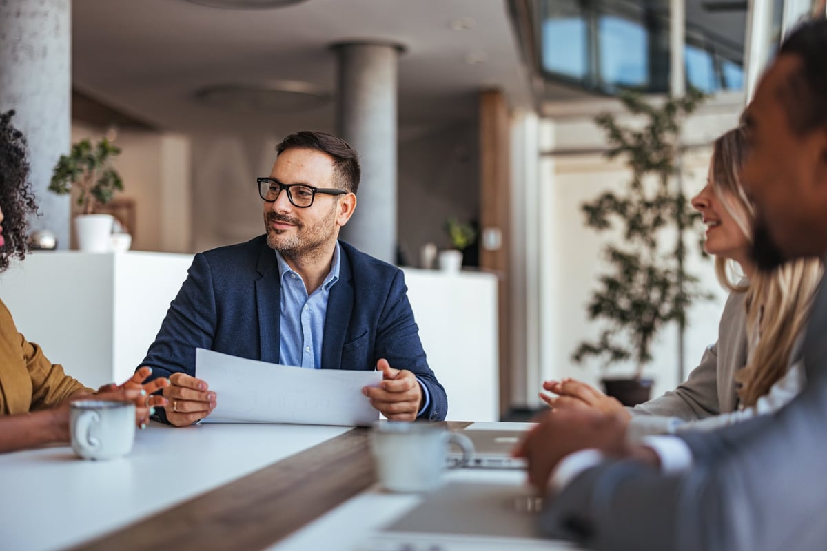 Professionelles Team bei der Zusammenarbeit